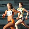 Karin Storbacka och Heidi Eriksson på 400m. (© R. Härtull)