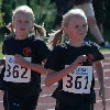 1000m F10. Lycke (362) och Lina Karlsson. Lycke vann före sin tvillingsyster (© Rune Härtull)